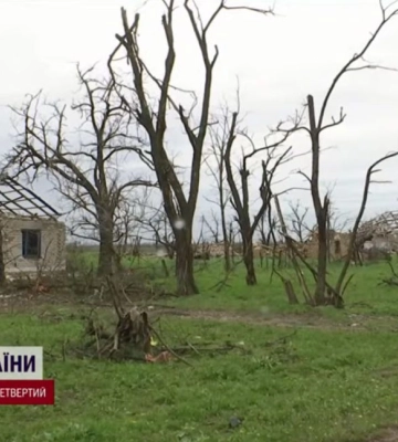 Фронт пішов, а з ним і життя в Снігурівці. Мертве село потопає в мінах (ВІДЕО)