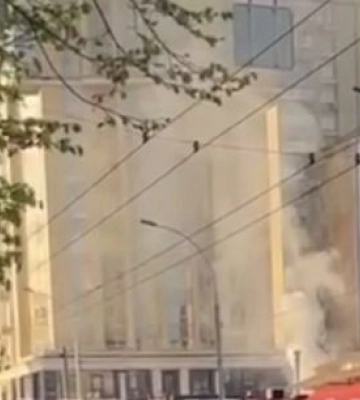 В Киеве загорелся ресторан на Владимирском рынке, видео