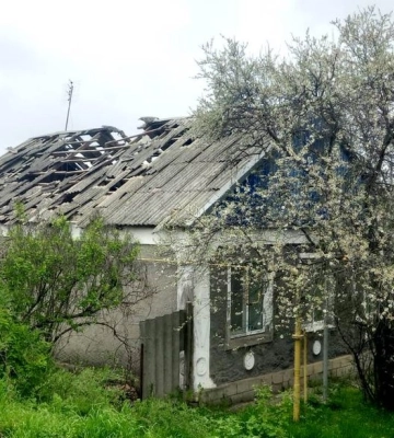 В Бериславе россияне сбросили снаряд на дом настоятеля общины ПЦУ (ФОТО)