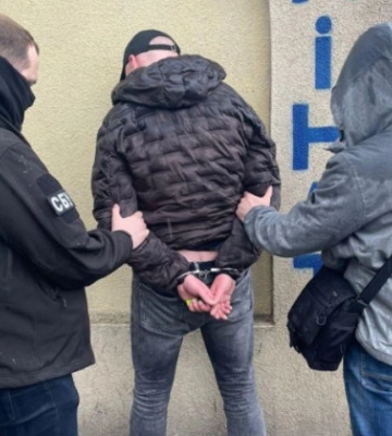 Угрожал «отправить в горячую точку»: в Одессе задержали мужчину, который притворился военным и требовал деньги у матери&amp;hellip;