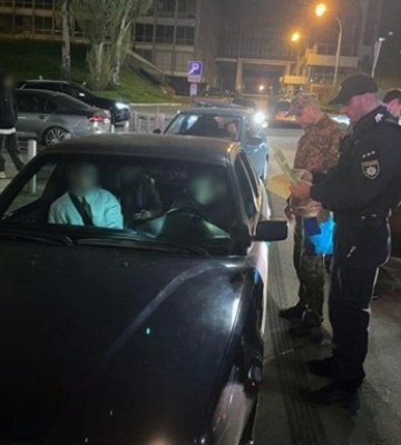 У Києві на вуличних перегонах роздавали повістки