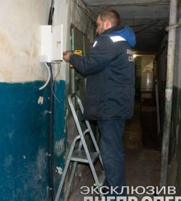 У Шевченківському районі Дніпра в будинку повністю замінюють електрокомунікації: відео