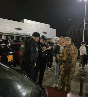 У Києві військовики вручили повістки дрифтерам за фарс під час війни