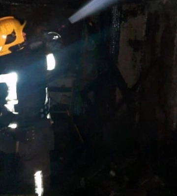 У Кривому Розі пожежні встигли врятувати чоловіка із задимленого будинку. ФОТО