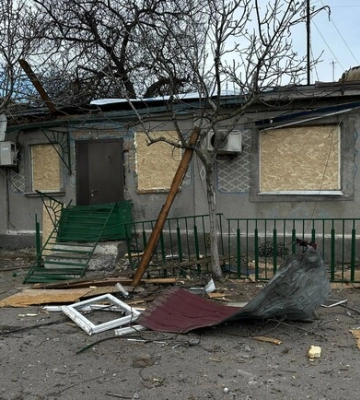 У Кривому Розі пожежні встигли врятувати чоловіка із задимленого будинку. ФОТО