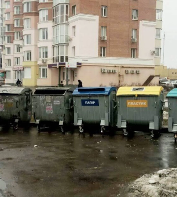 У Корабельному районі Миколаєва замінили частину старих контейнерів для сміття