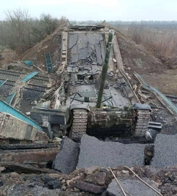 Залишки розбитих танків досі стоять у посадках на околицях села: сліди «‎русского міра»‎ в миколаївській Калинівці