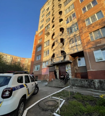 У Рівному чоловік викрав з квартири дві жіночі сумки