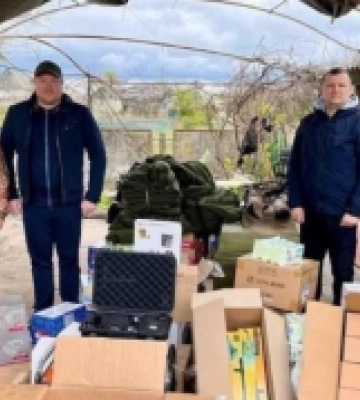 Передали тактичний одяг та техніку: мер Нововолинська відвідав військових на Сході