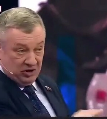 Депутат Держдуми, який хоробро воює з НАТО у Соловйова, закликає членів партії Путіна йти на фронт політруками