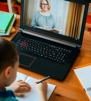 В оккупированном Мелитополе родителей школьника вызвали на допрос из-за домашнего задания