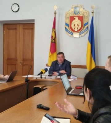 Депутати Кіровоградської облради скликають позачергову сесію, щоб звільнити голову. Він написав заяву до СБУ