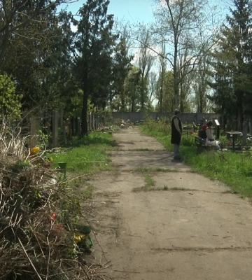 Поминальний понеділок: у якому стані полтавські кладовища?