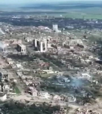 Зруйнований Бахмут з висоти пташиного польоту. ВIДЕО