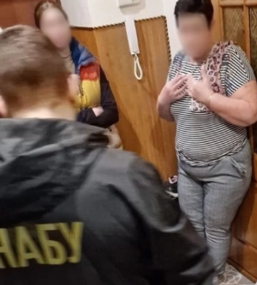 Требовала взятки за разблокирование налоговых накладных: сообщили о подозрении сотруднице ГНС со Львовщины