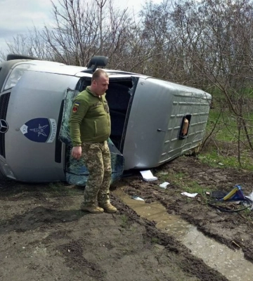 Потрібна допомога: дніпровські волонтери збирають гроші на ремонт авто