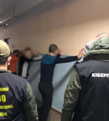На Сумщині судитимуть тріо кримінальників за шахрайство під виглядом пасажирських перевезень із зони бойових дій