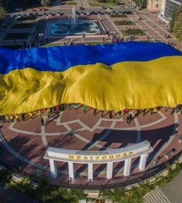 Всемирно известные исполнитель и дизайнер поддержали мелитопольцев 