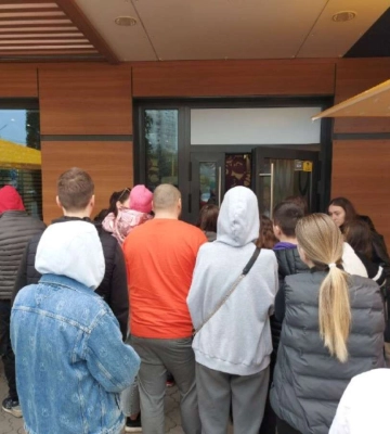 Довгоочікуване відкриття ресторанів McDonald’s у Дніпрі зіпсувала повітряна тривога