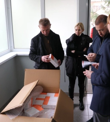 Франція передала гуманітарну допомогу полтавським лікарням
