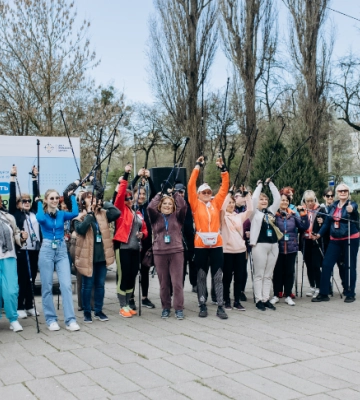 «Здорова прогулянка»: лучани вчилися скандинавській ходьбі і перевіряли стан здоров’я