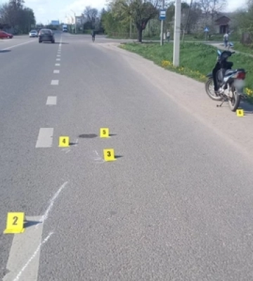 У Нововолинську мопед налетів на жінку, постраждала – у лікарні  