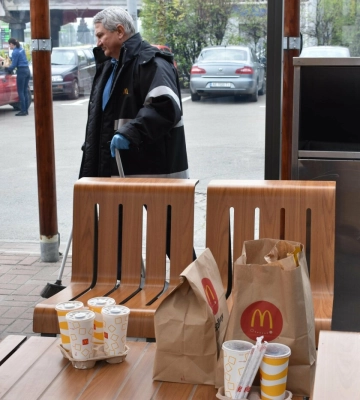 Відкриття McDonald&#039;s у Дніпрі: скільки треба простояти в черзі та як змінилося меню