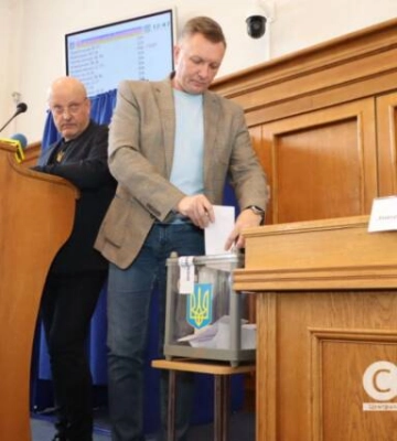 39 голосів за. У Кропивницькому депутати проголосували за звільнення з посади голови обласної ради