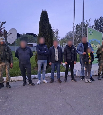 На Закарпатті прикордонники зупинили 14 порушників кордону
