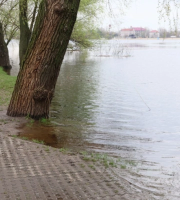 В Киеве снова вырос уровень воды в Днепре