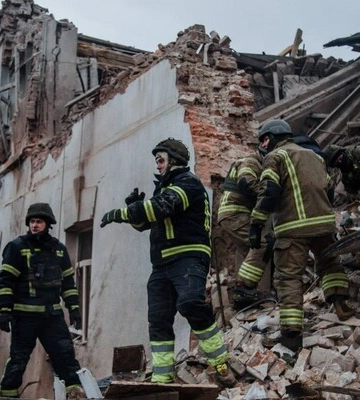 Под завалами Краеведческого музея в Купянске обнаружили тело еще одной женщины