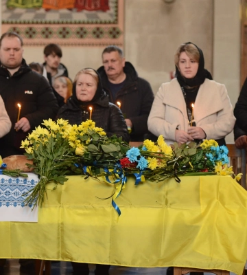 Рівне попрощалось із загиблим Героєм України Валерієм Дяченко