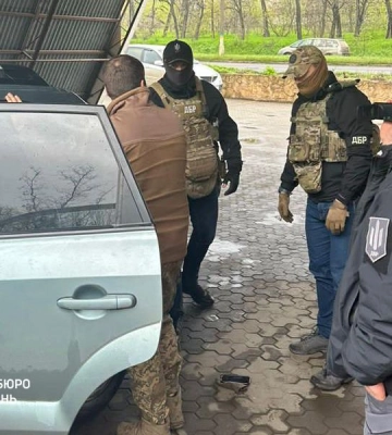 Військовослужбовець хотів продати авто, отримане від волонтерів
