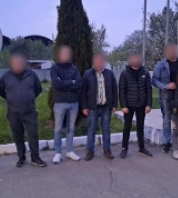 На Закарпатті прикордонники затримали 14 «ухилянтів»: один з них, аби втекти використав малолітнього сина