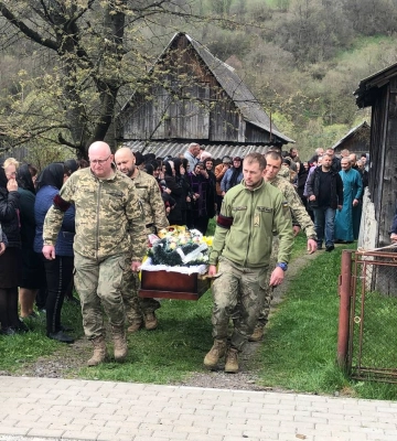 На Закарпатті провели в останню дорогу полеглого захисника Василя Фечка (ФОТО)