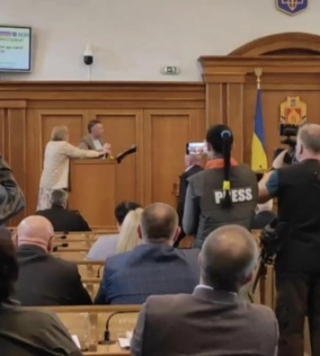 Депутати звільнили голову Кіровоградської облради Депутати звільнили голову Кіровоградської облради