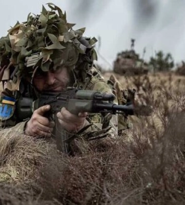 Ворог веде наступальні дії на  на Бахмутському, Авдіївському та Мар’їнському напрямках. За добу відбито 36 атак росіян, - Генштаб
