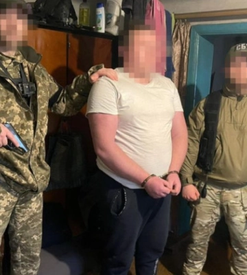 «Наводив» артудари рф по військових об'єктах на Донеччині: затримали коригувальника, фото