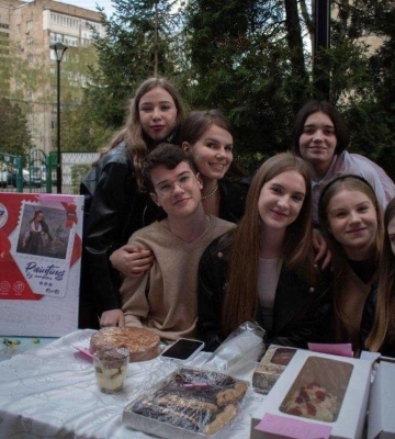 У Рівному обласний ліцей на благодійному аукціоні зібрав 60 тисяч гривень на ЗСУ