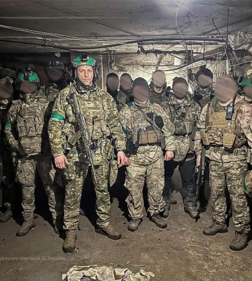 Генерал Хоренко зустрівся зі спецпризначенцями у Бахмуті - Генштаб