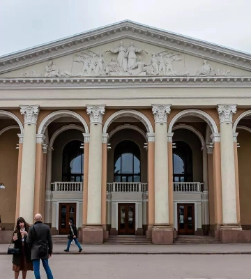 Фасад театру імені Миколи Гоголя у Полтаві відремонтують: уклали договір