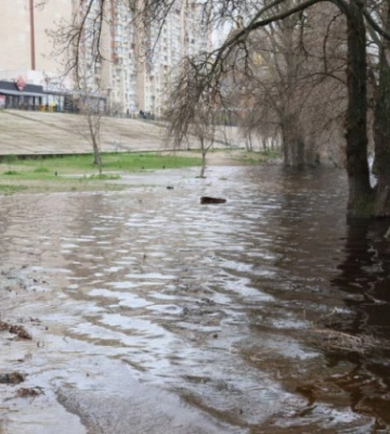 Паводок в Киеве: уровень воды в Днепре снова вырос