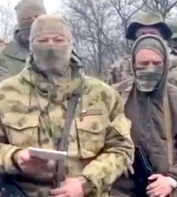 Хотіли втекти з-під Бахмута. Найманці Газпрому скаржаться Путіну, що вагнерівці погрожували їх розстріляти — відео