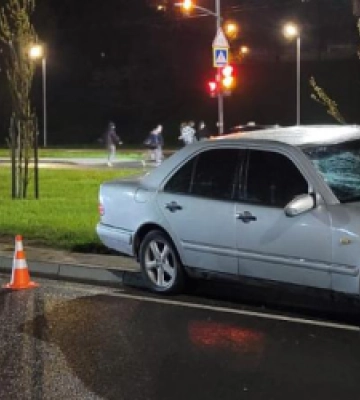 Автомобіль збив на Сихові 27-річного чоловіка на самокаті: постраждалий у реанімації