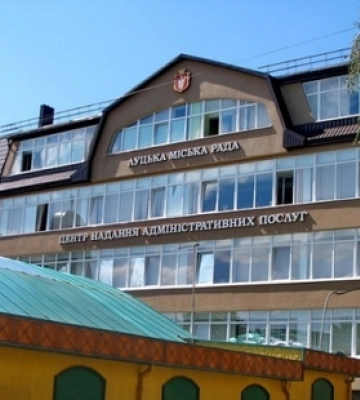 У Луцькому ЦНАПі нарікають на велику кількість роботи