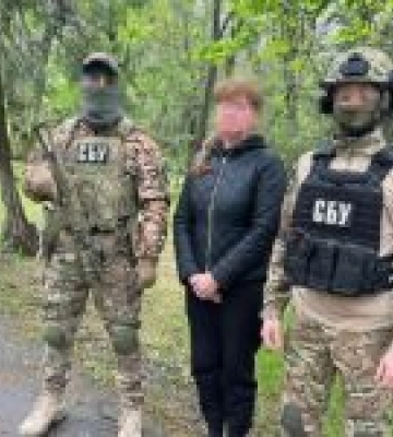 У Києві затримали колаборантку, яка активно співпрацювала з окупантами в Херсоні. Фото