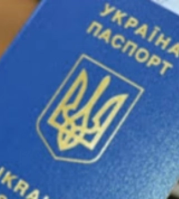 У Рівному 96-річна жінка отримала свій перший в житті закордонний паспорт