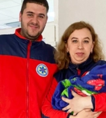 На Закарпатті жінка народила п’яту дитину у кареті «швидкої»