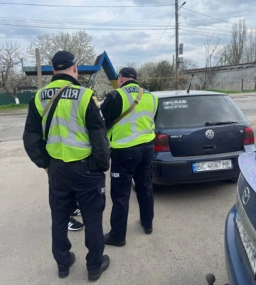 В сервісному центрі на Одещині виявили крадений автомобіль