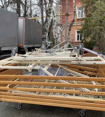Ліжка, матраци, меблі: Чернівецька лікарня отримала допомогу від благодійників